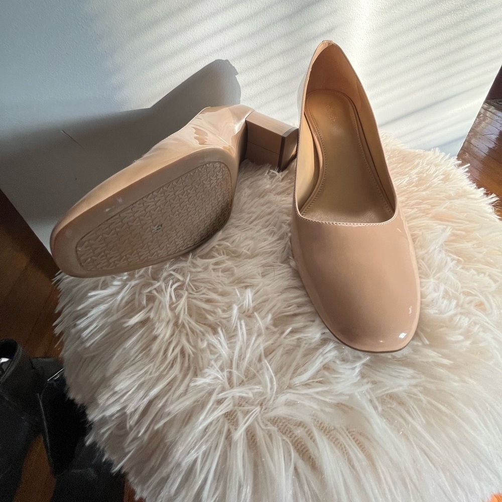 Micheal kors tan pumps